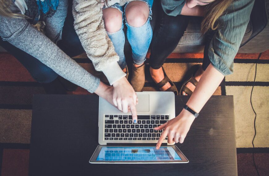Professional Guidance for Digital Creators: Why Management Agencies Matter