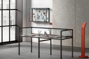 Glass Display Cabinet: A Smart Investment for Modern Retail Spaces