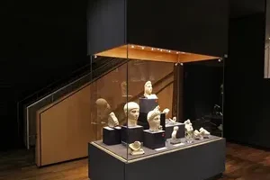 Security Features Offered by Modern Museum Showcase Manufacturers